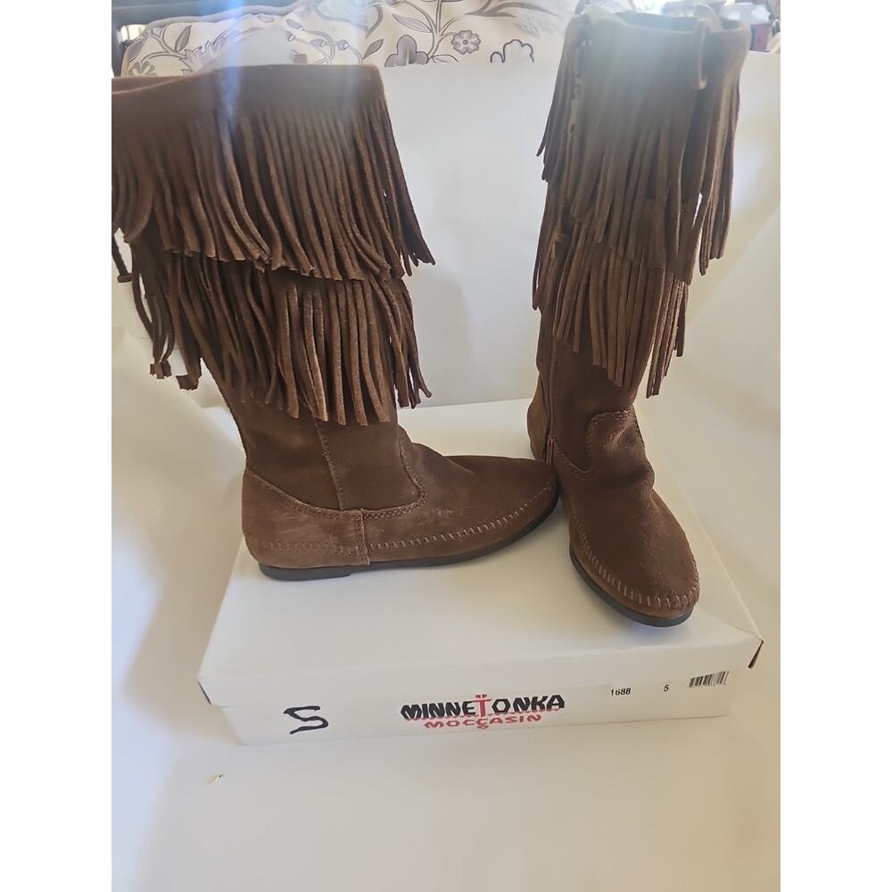 MINNETONKA,S 5 TYLE #1688, LADIES , BROWN SUEDE 2 LAYER FRINGED MID-CALF BOOTS .